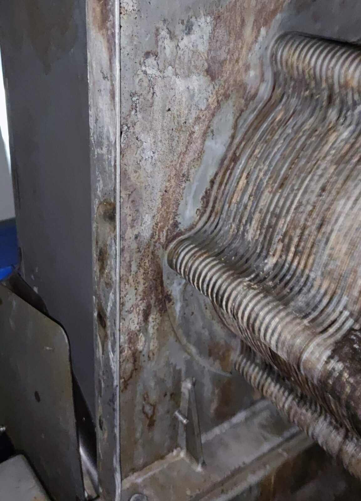 Рис. 1. Обладнання з нержавіючої сталі, яка не пройшла додаткову хімічну обробку, після кількох років експлуатації на очисних спорудах